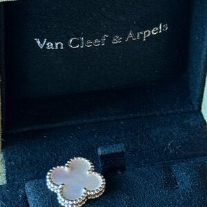 VAN CLEEF & ARPELS MOTHER PEARL EARRING